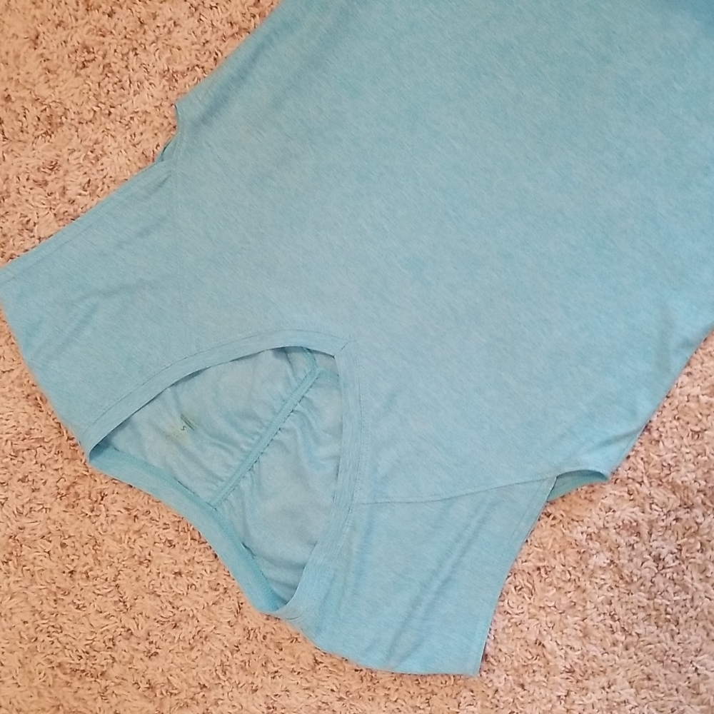 Balance Collection VNeck Ruched Back Top Small - Picture 5 of 12